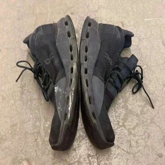 On cloud sneakers - Picture 4 of 10